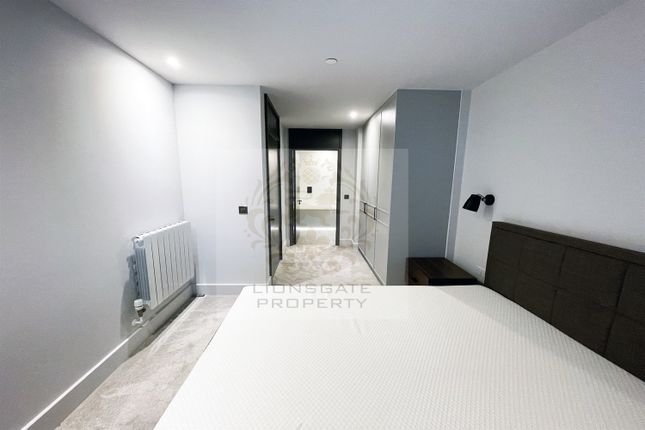 Property to rent in Windsor Square, London