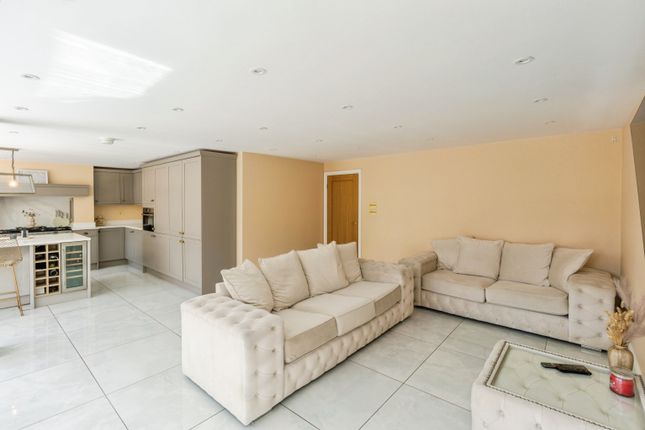 6, Edward Gardens, Warrington photo 4