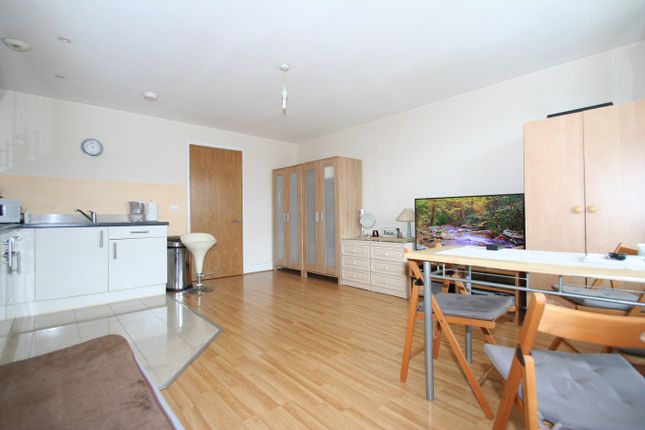 Studio for sale in Greyhound Hill, London