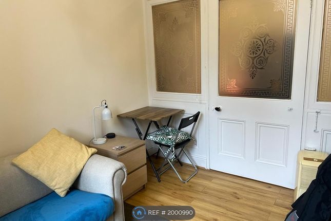 Flat to rent in Hill Carr, Altrincham