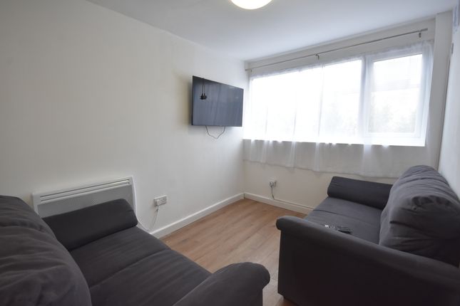 13, Hayton Green, Coventry photo 2