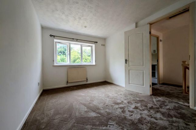 5, Caernarfon Drive, Nuneaton photo 4