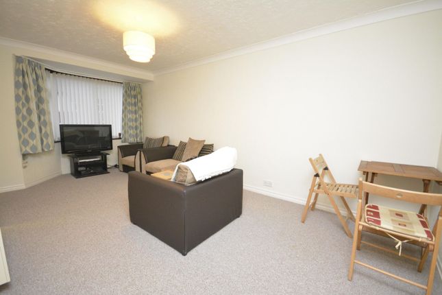 18 Lincoln Court Lower Robin Hood Lane, Frodsham photo 2