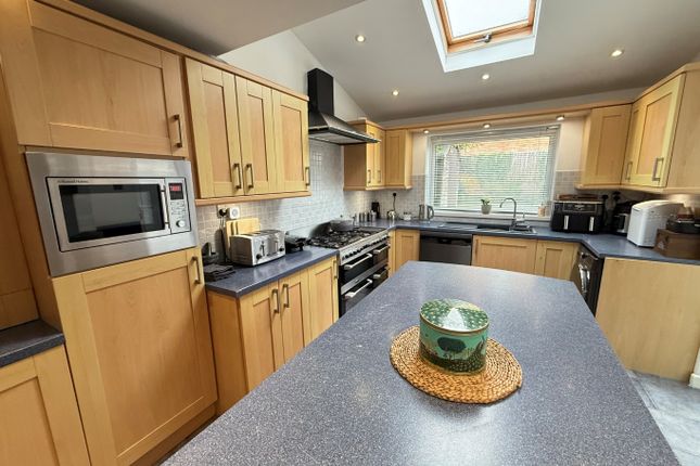 35 Salters Way, Dunstable, Bedfordshire photo 2