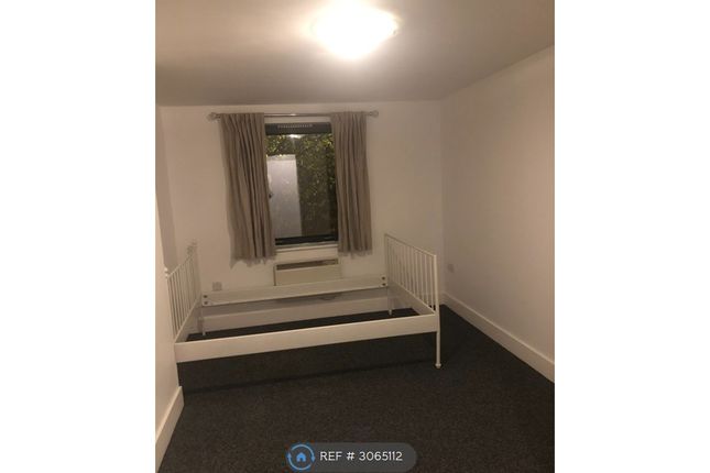 Flat, Lord Stanley Court Hinton Road, London photo 5