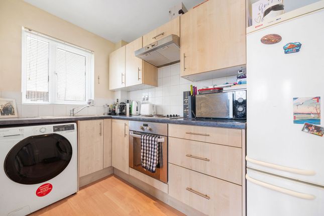 16 Shirley Crescent, Beckenham photo 3