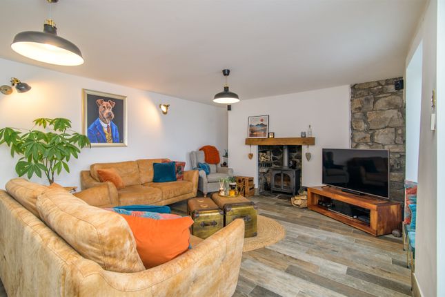 5, Llewellyns Row, Llanelly Hill, Abergavenny photo 3