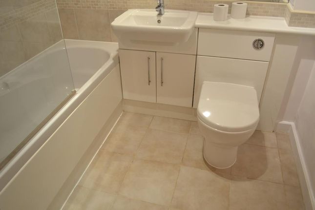 6, Arlington House, West Drayton photo 4