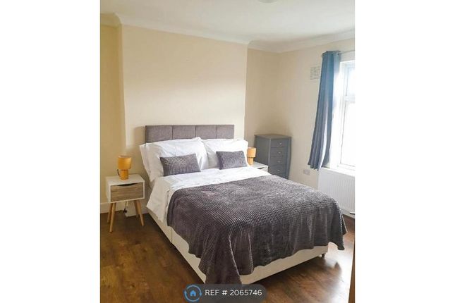 Thumbnail Flat to rent in Darnley Street, Gravesend