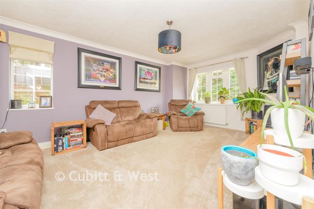 7, Mayfield Close, Redhill photo 4