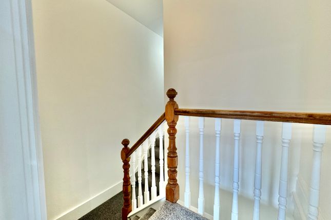 4A, Portsmouth photo 5