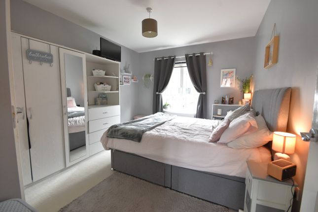 Flat 2, Teal House, 5, Webber Street, Surrey photo 5