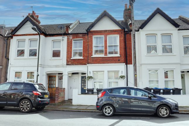 Thumbnail Maisonette to rent in Boundary Road, Colliers Wood, London