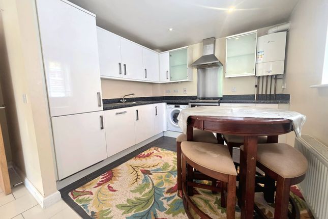 5 Casel Court, Brightwen Grove, Stanmore photo 3