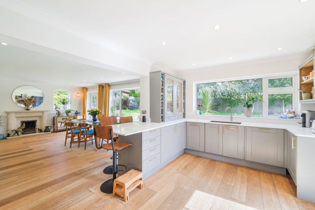 13, Brokes Crescent, Reigate photo 2