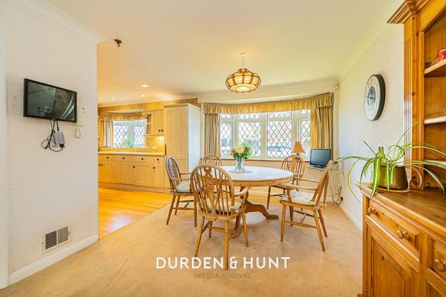 39 Woolhampton Way, Chigwell photo 3