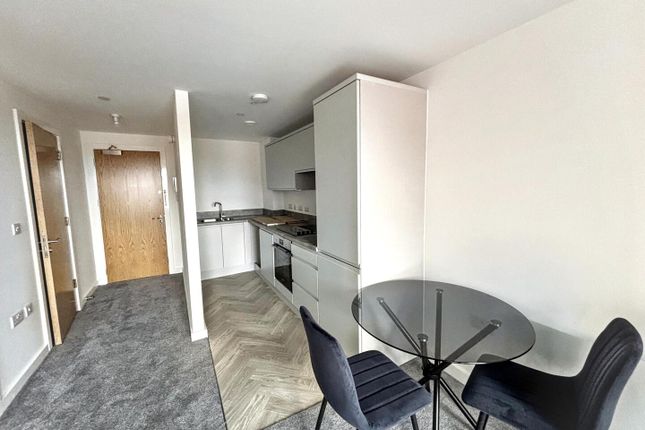 512, Willow Court, Salford photo 5