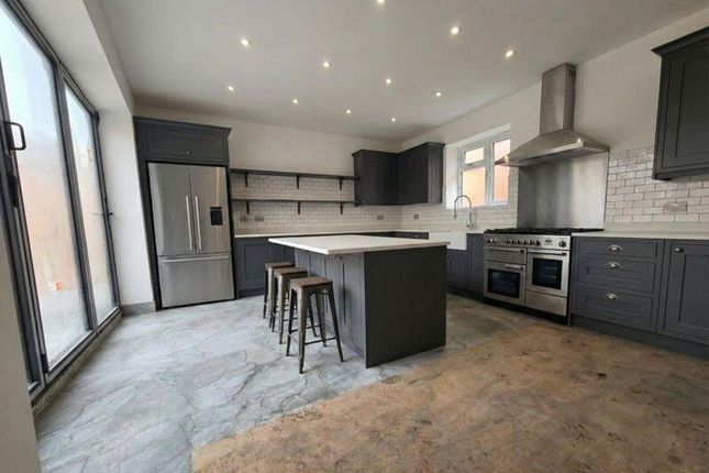 6 Hollies Drive, Wednesbury photo 4