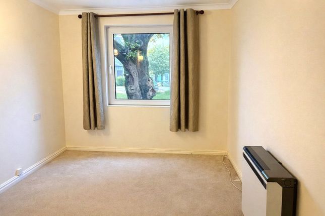 Flat 17, Redwood Manor,, Tanners Lane, Haslemere photo 4