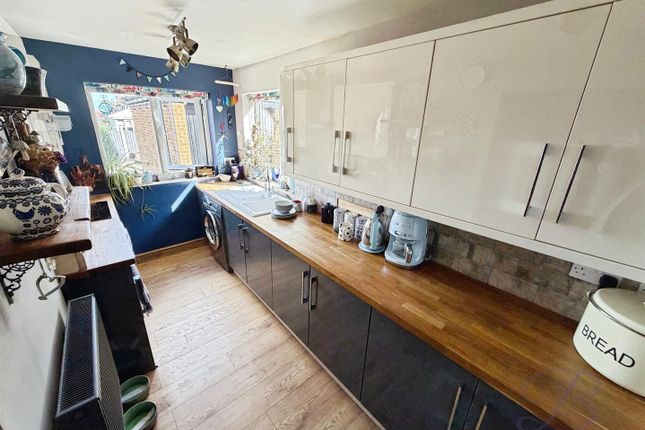 3, Harewood Avenue, Retford photo 2