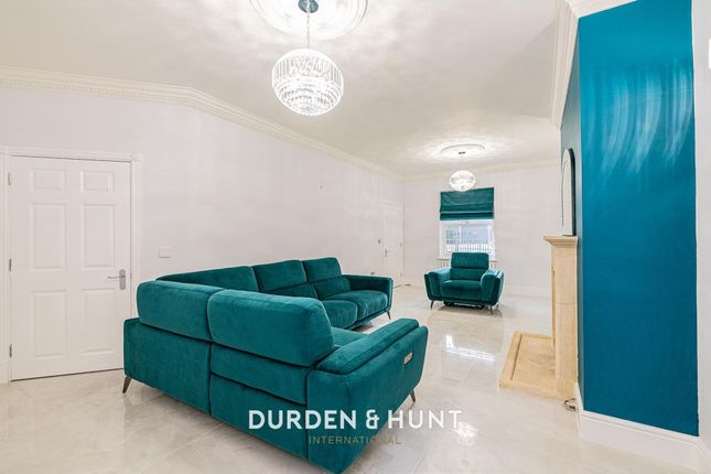16 Regents Drive, Woodford Green photo 4