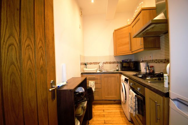 Room to rent in Palermo Road, London
