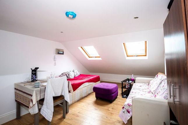 Flat for sale in Nags Head Road, Ponders End, Enfield