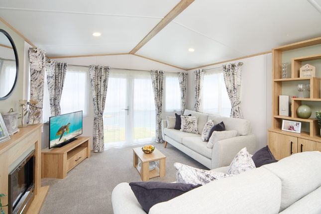 Thumbnail Lodge for sale in Hull Road, Wilberfoss, York