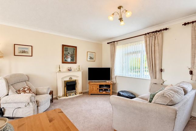 5, Bangor Close, Hereford photo 2
