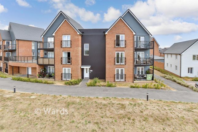 2-bed flat on 1, Dearman Crescent, Hythe, £235,000