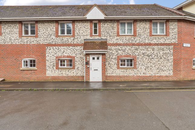 2-bed flat on Winton Close, Winchester SO22, £285,000