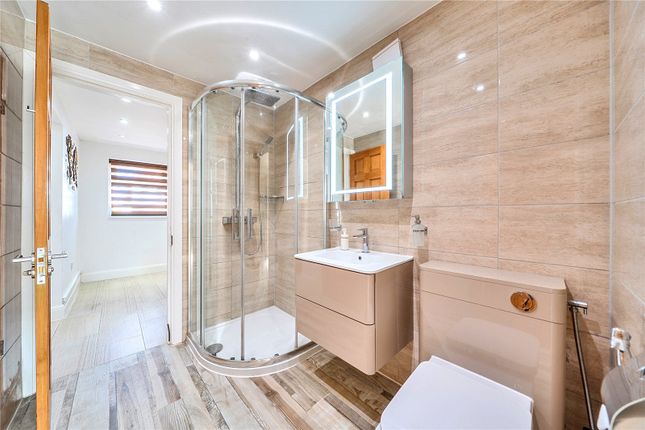 25, Ravenswood Crescent, Harrow photo 4
