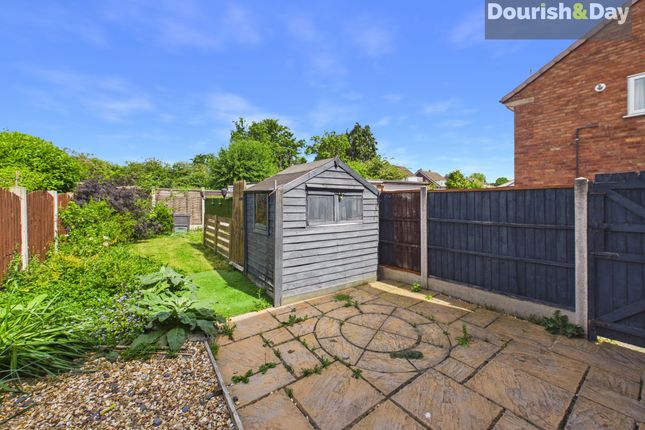 32 Fernwood, Stafford photo 3
