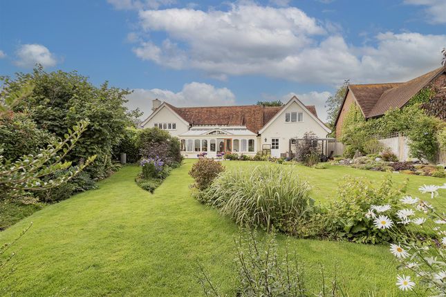 Country house for sale in Brook End, Weston Turville, Aylesbury