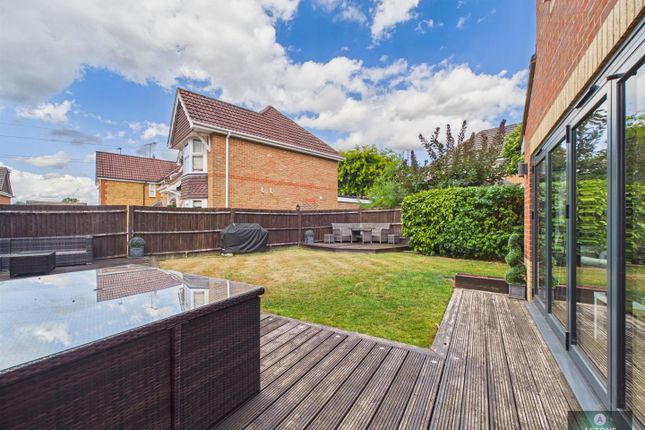 45, Henley Close, Crawley photo 4