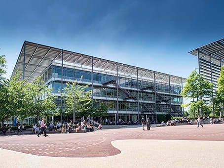Thumbnail Office to let in Chiswick Park, Building 3, Chiswick Park, London
