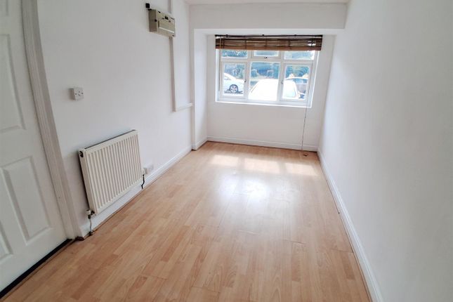 18, Tollgate Drive, Hayes photo 5