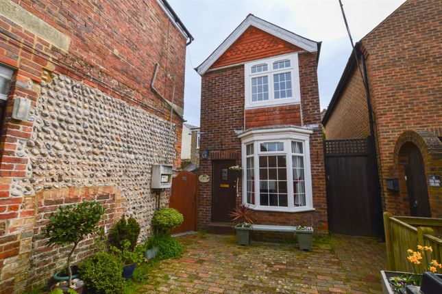Cottage to rent in Ocklynge Road, Eastbourne