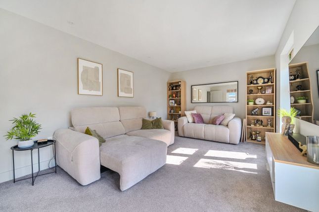 3, Moralee Close, Wimborne photo 2