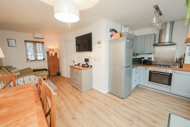 4, Carnoustie Drive, Lincoln photo 2