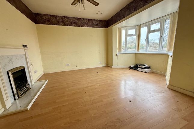 32, Padfield Gardens, Melksham photo 3