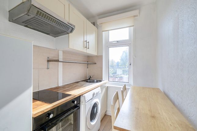 Flat B, 26, Franklyn Road, London photo 2
