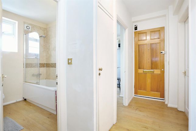 Flat for sale in Hartington Road, Chiswick