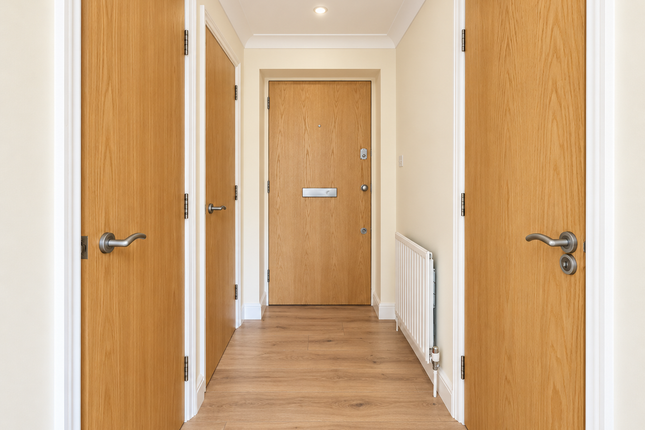 Flat 12, Clarendon Court 1a, Pollard Road, Morden photo 4
