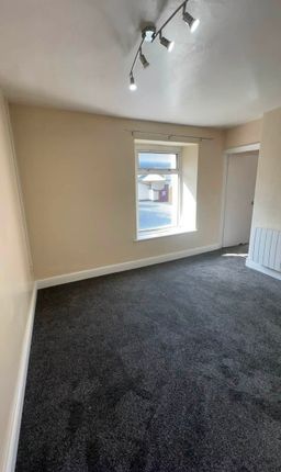 8, Barn Road, Carmarthen photo 3