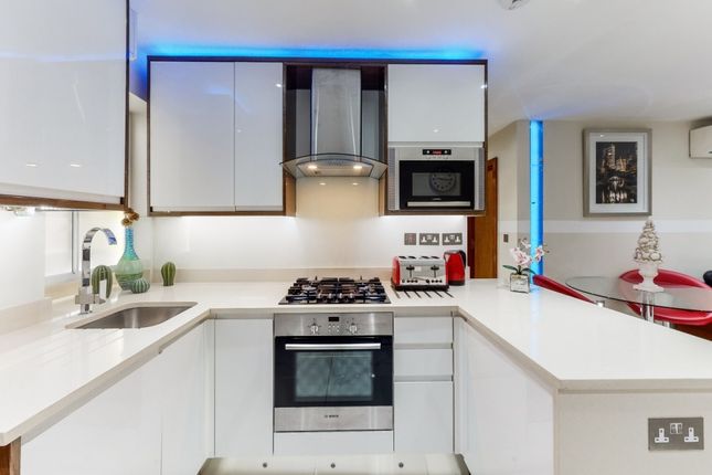Flat 2, Cumberland Court, Great Cumberland Place, London photo 3