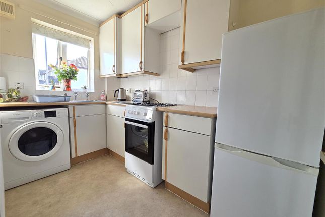 26, Olympus Gardens, Stourport-On-Severn photo 3