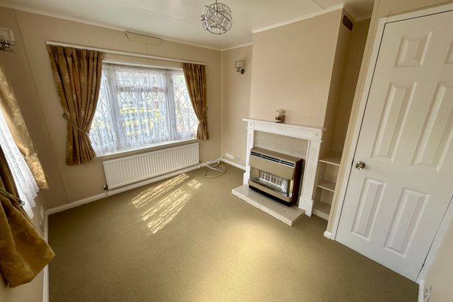 45 Fowley Mead Park, Longcroft Drive, Waltham Cross photo 4