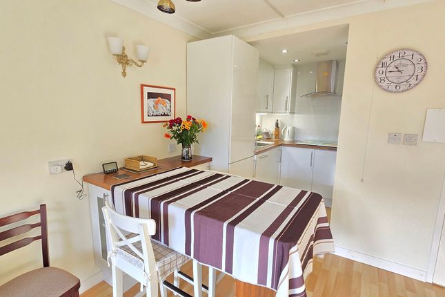 15 Regent Court Groby Road, Altrincham photo 3