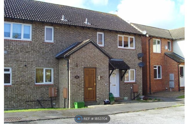 Thumbnail Flat to rent in Willow Tree Glade, Calcot, Reading
